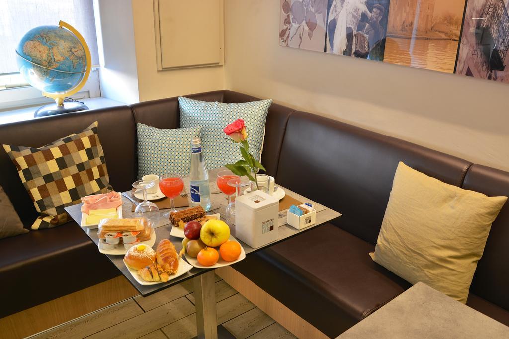 Maison B Bed & Breakfast Turin Bagian luar foto